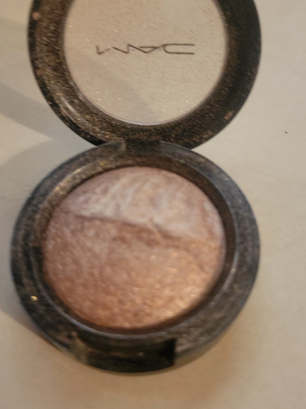 MAC Cosmetics Baked Highlighter in Champagne-Peach Glow